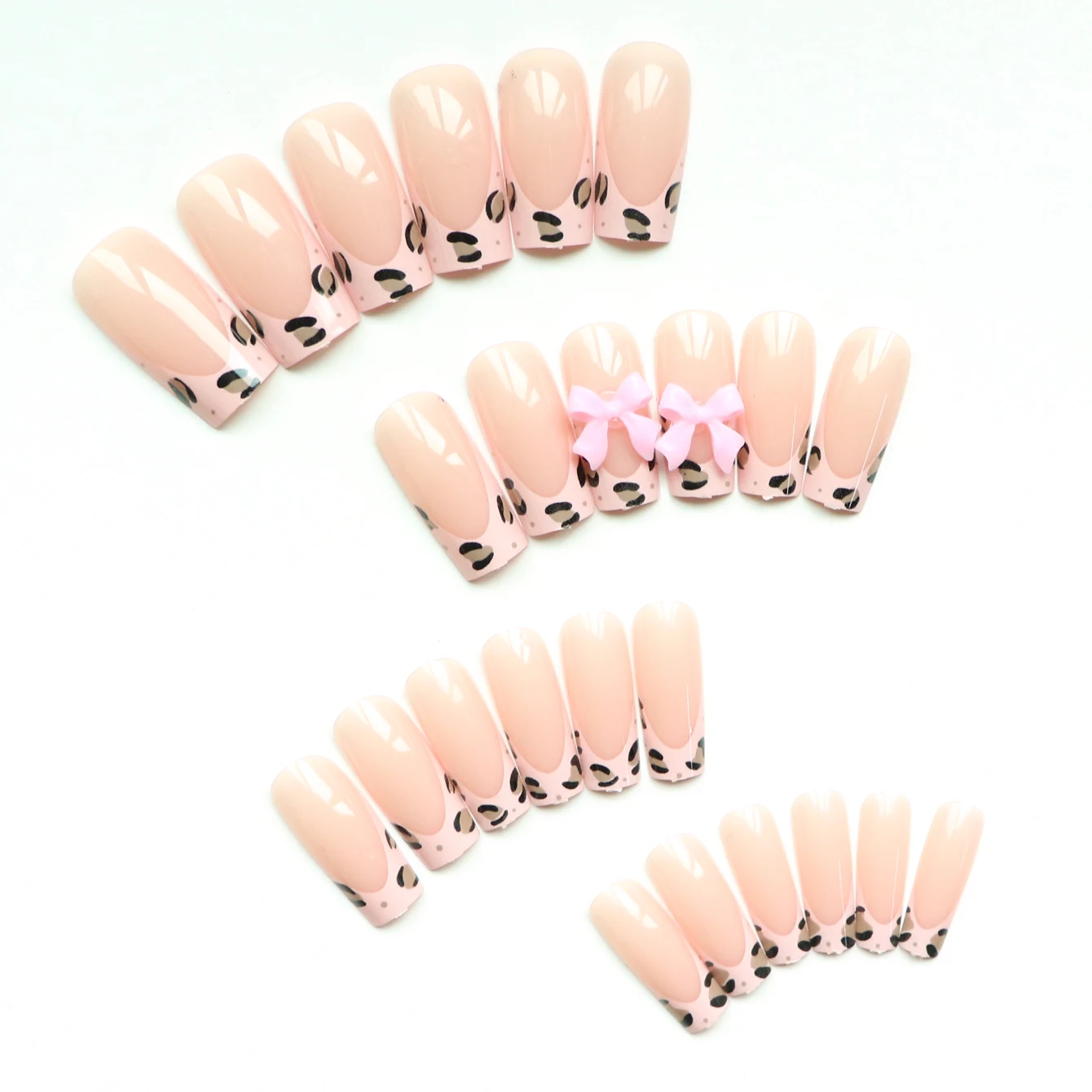 24개 핑크 레오파드 프린트 보우 풀커버 네일 팁 세트, 네일 파일 1개, 네일 글루 스티커 1개 포함