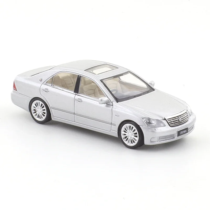 JKM 1/64 Toyota Crown 12th Generation Sedan Diecast Automotive Model Ornaments Cas Toys Gift Decorations