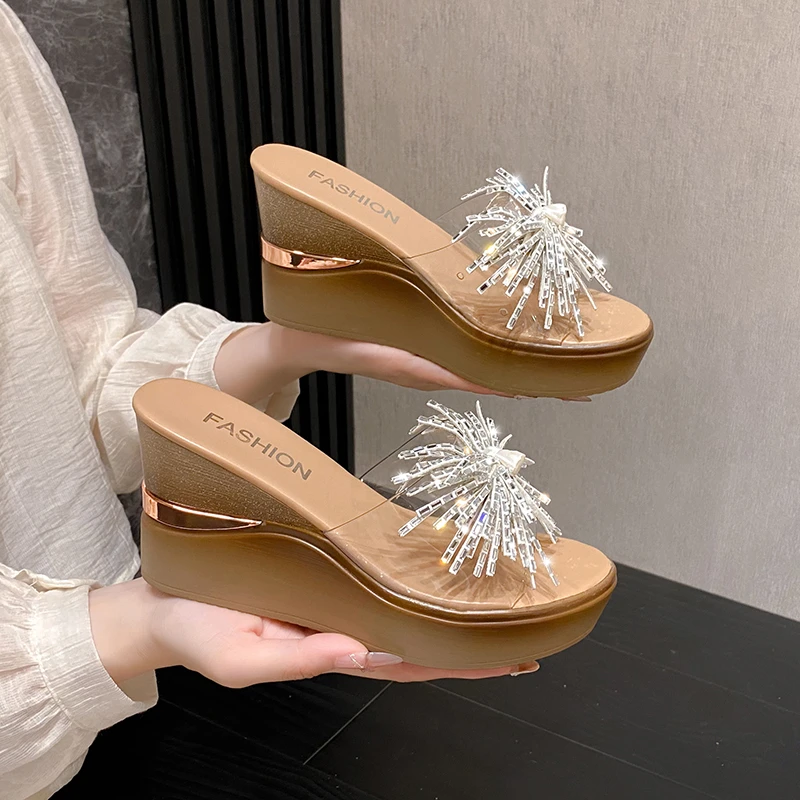 Sommermode Transparente Pantoletten für Damen 2026 – Neue flache Plateau-Sandalen mit Strass-Blumen und Schleifen für draußen
