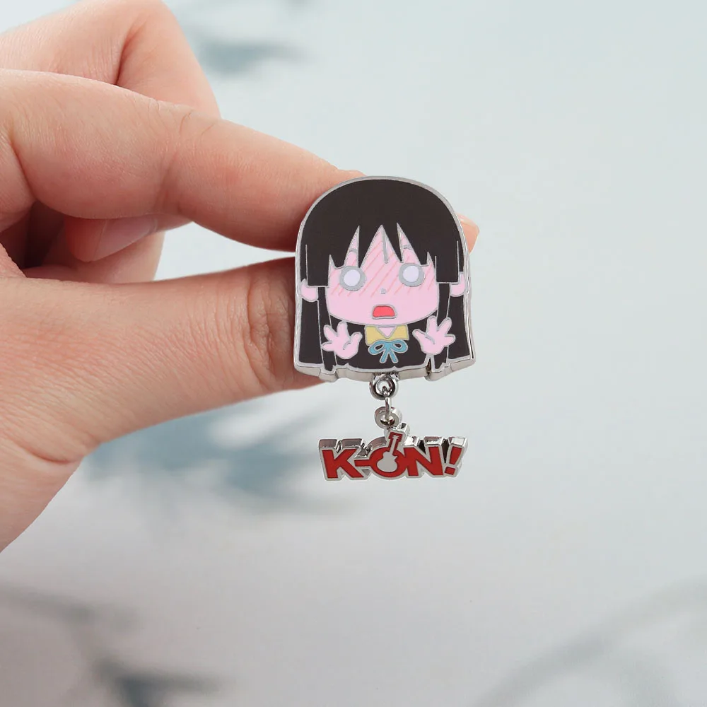 K-On！Akiyama Mio Anime Chibi-Charakter Emaille-Pin Niedliche Brosche mit überraschtem Gesichtsausdruck für Rucksäcke, Kleidung, Fans, Geschenk-Accessoire – Detail 4