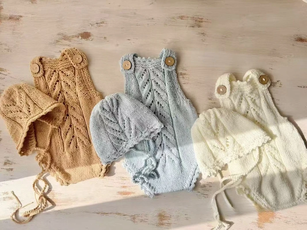 accessori-per-fotografia-neonati-set-2-pezzi-vintage-fatto-a-mano-body-blu-lavorato-a-maglia-con-cappello-abbigliamento-personalizzato-per-servizi-fotografici-in-studio