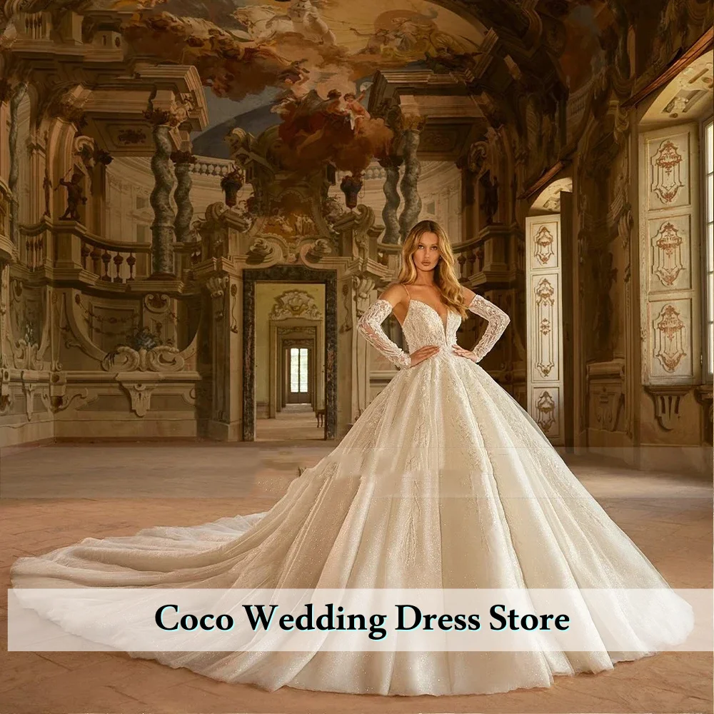 Maßgeschneiderte, exquisite, glänzende, perlenbesetzte Spitzen-Ballkleid-Hochzeitskleider mit Spaghettiträgern und herzförmigem Ausschnitt.