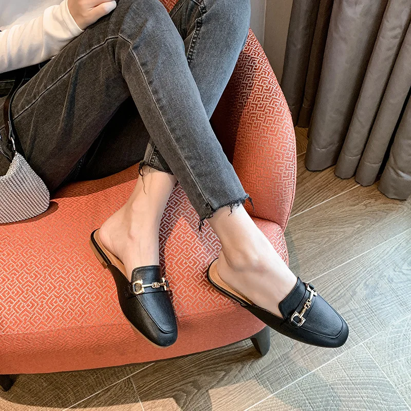 Zapatillas Baotou de verano para mujer, estilo británico, cadena de Metal, punta cuadrada, mulas planas para exteriores, sandalia perezosa antideslizante ligera