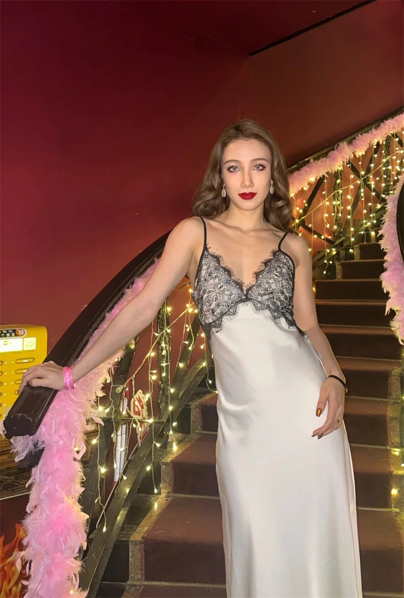 ชุดนอนผู้หญิงแบบยาว ผ้าซาตินไหม ชุดนอนเซ็กซี่ ผ้าลูกไม้ โชว์หลัง ชุดนอนลำลอง ชุดนอนฤดูร้อน ใหม่