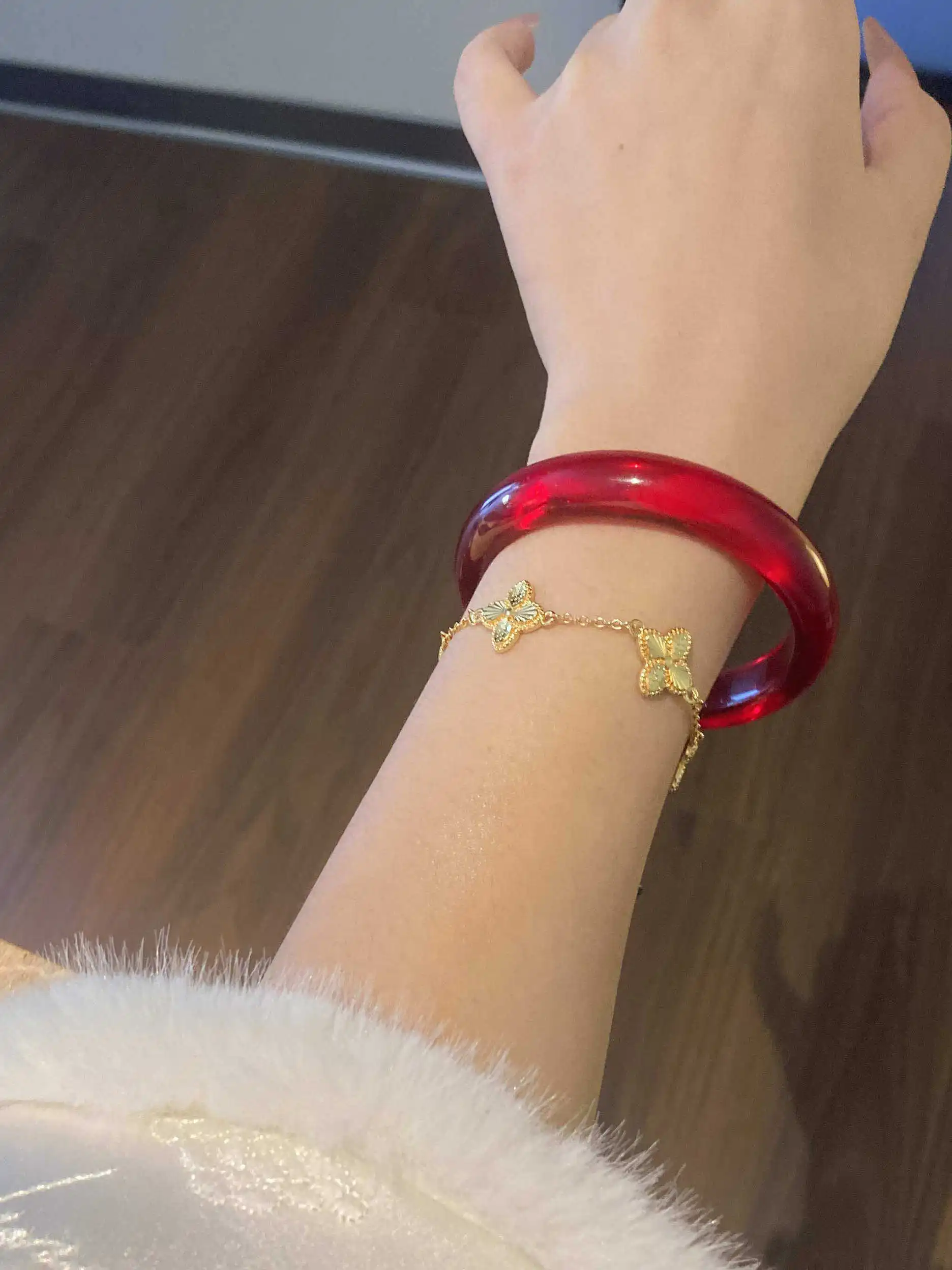 

Natural red crystal bracelet jade bracelet women's ice-type ice-transparent white moonlight chalcedony bracelet