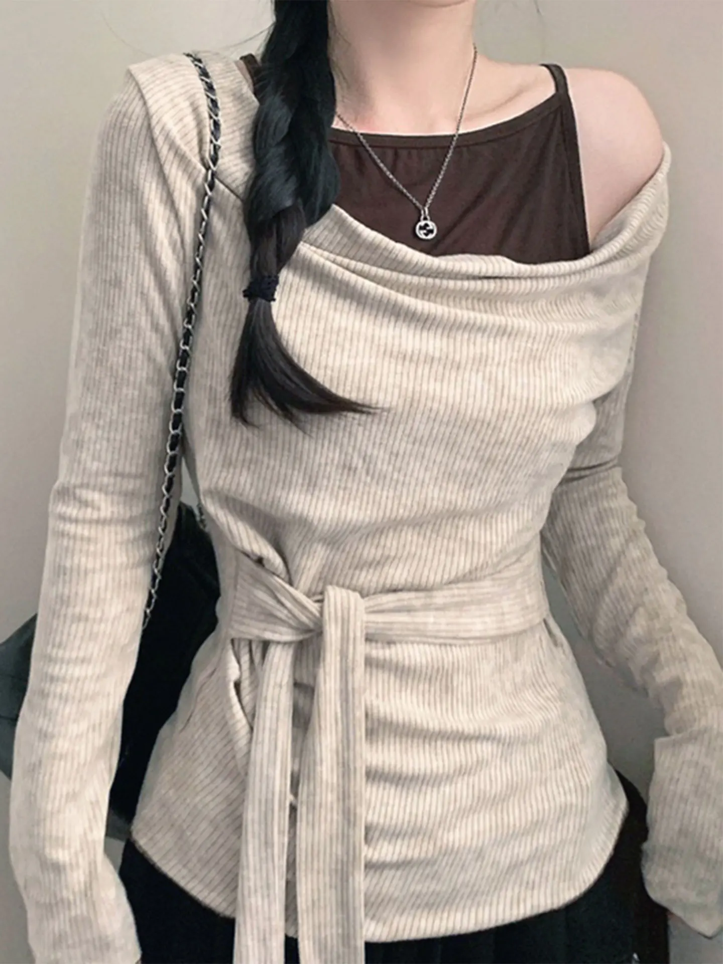 

WEEKEEP Street Style Long Sleeve T-Shirt Women's Slim Fit Wrap Waist Neckline Patchwork Color Block Casual Versatile Top