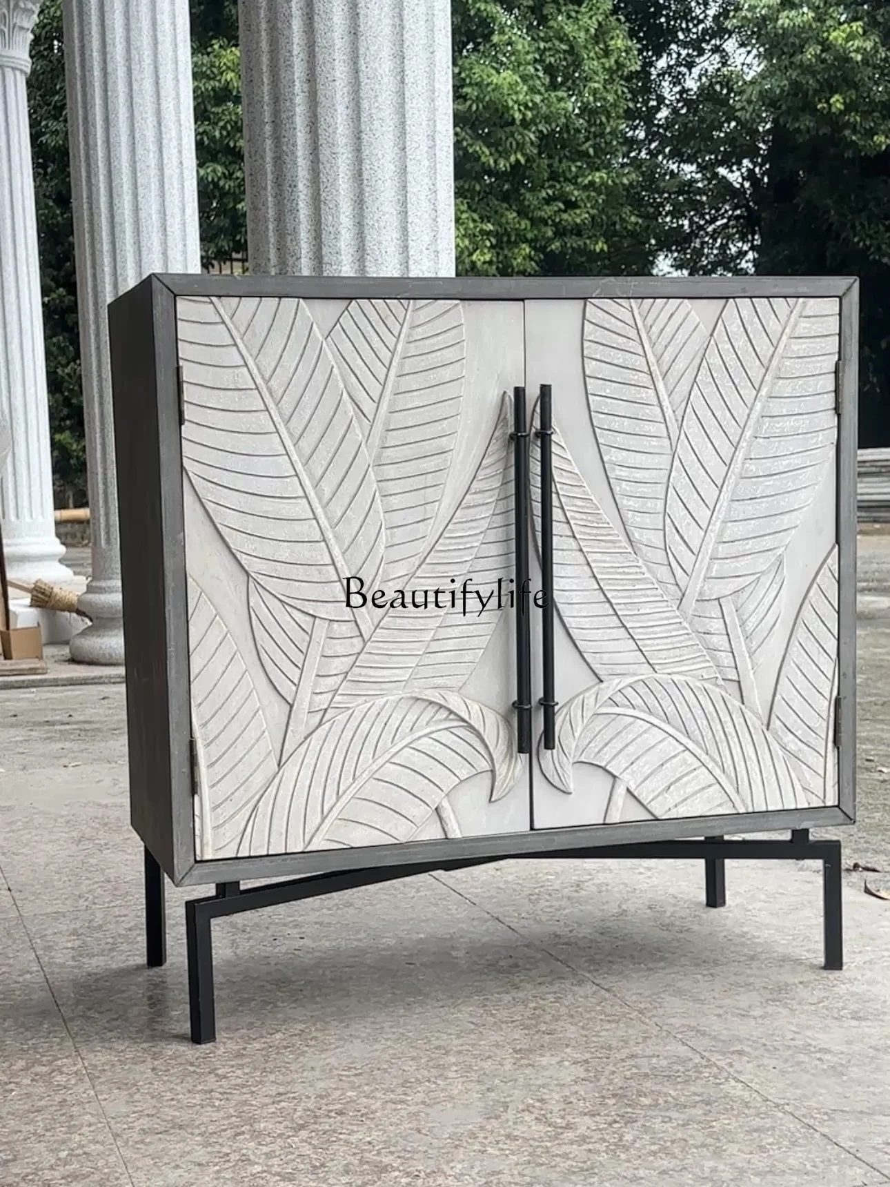 

Retro old carved furniture relief craftsmanship antique entrance cabinet