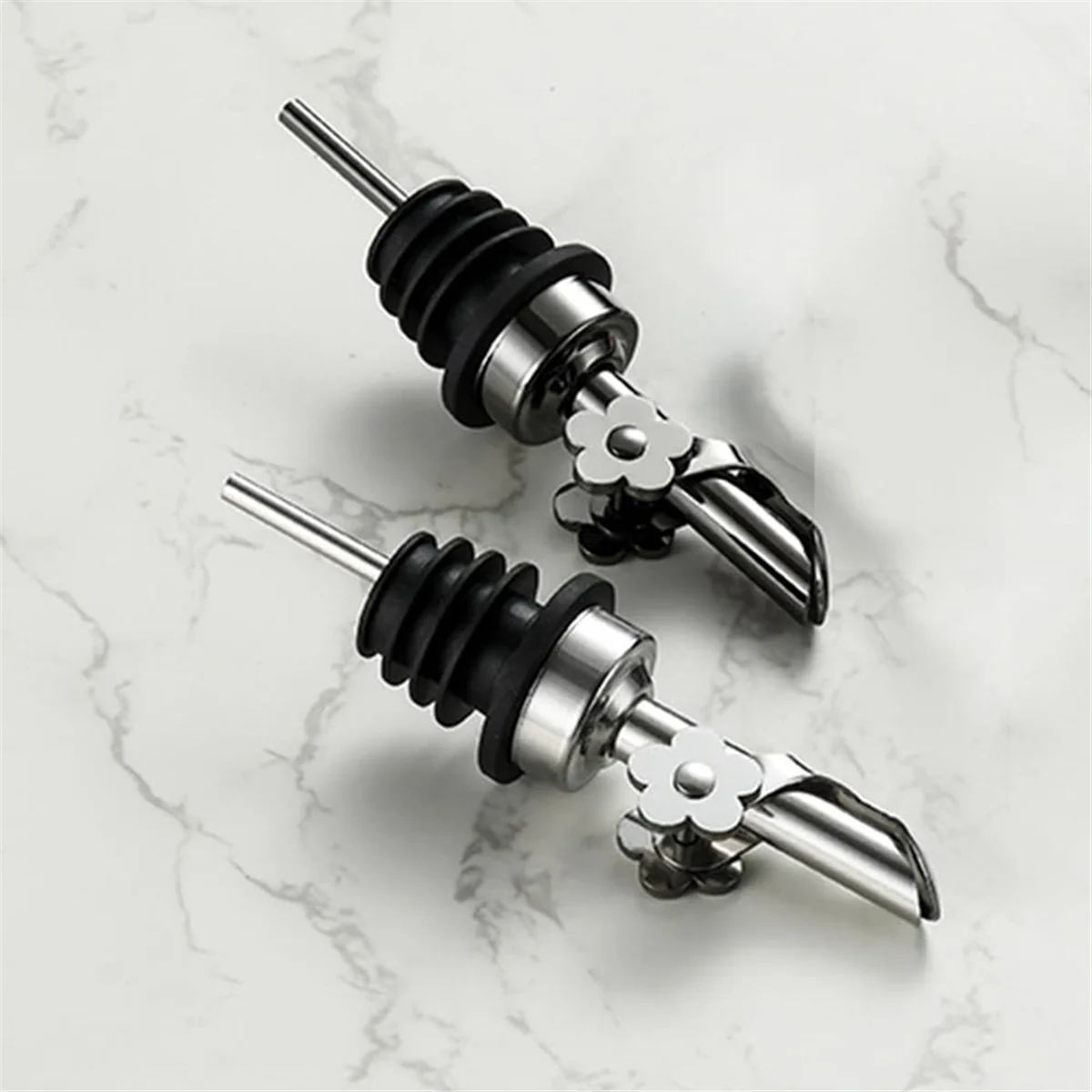 ONCE Beccuccio per erogatore di olio d'oliva da 4 pezzi, beccucci per versare olio di ricambio con versatori per bottiglie dal design a prova di perdite Argento