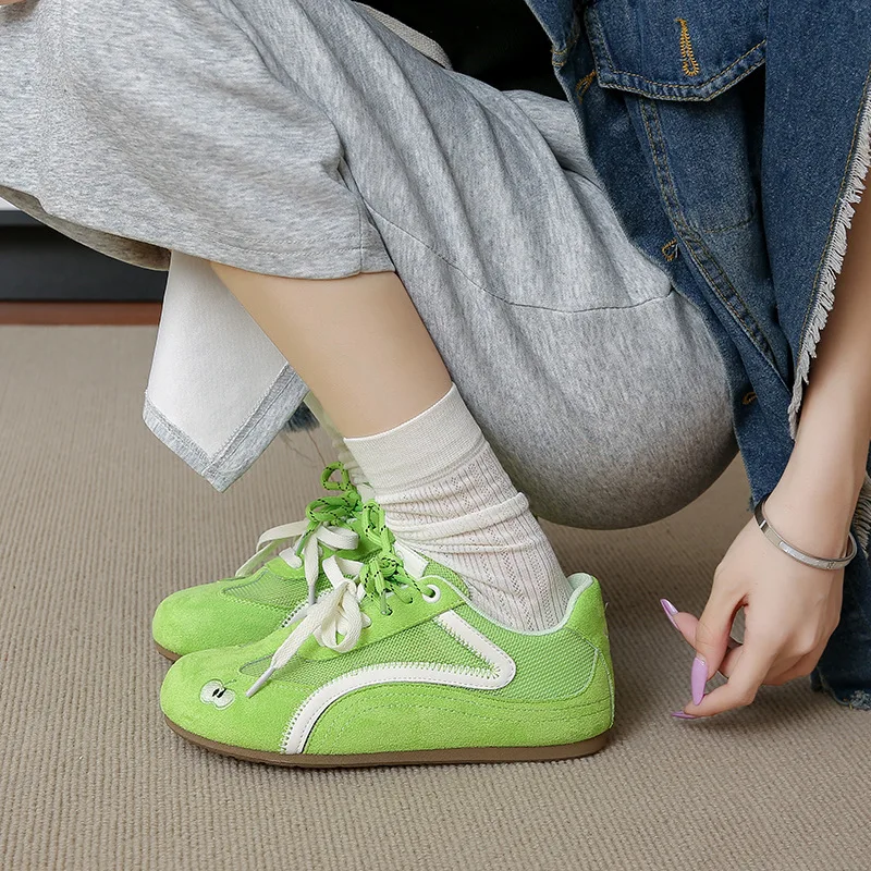 أحذية جديدة للنساء أحذية رياضية كاجوال للفتيات بلون الحلوى أحذية تزلج مسطحة برباط علوي