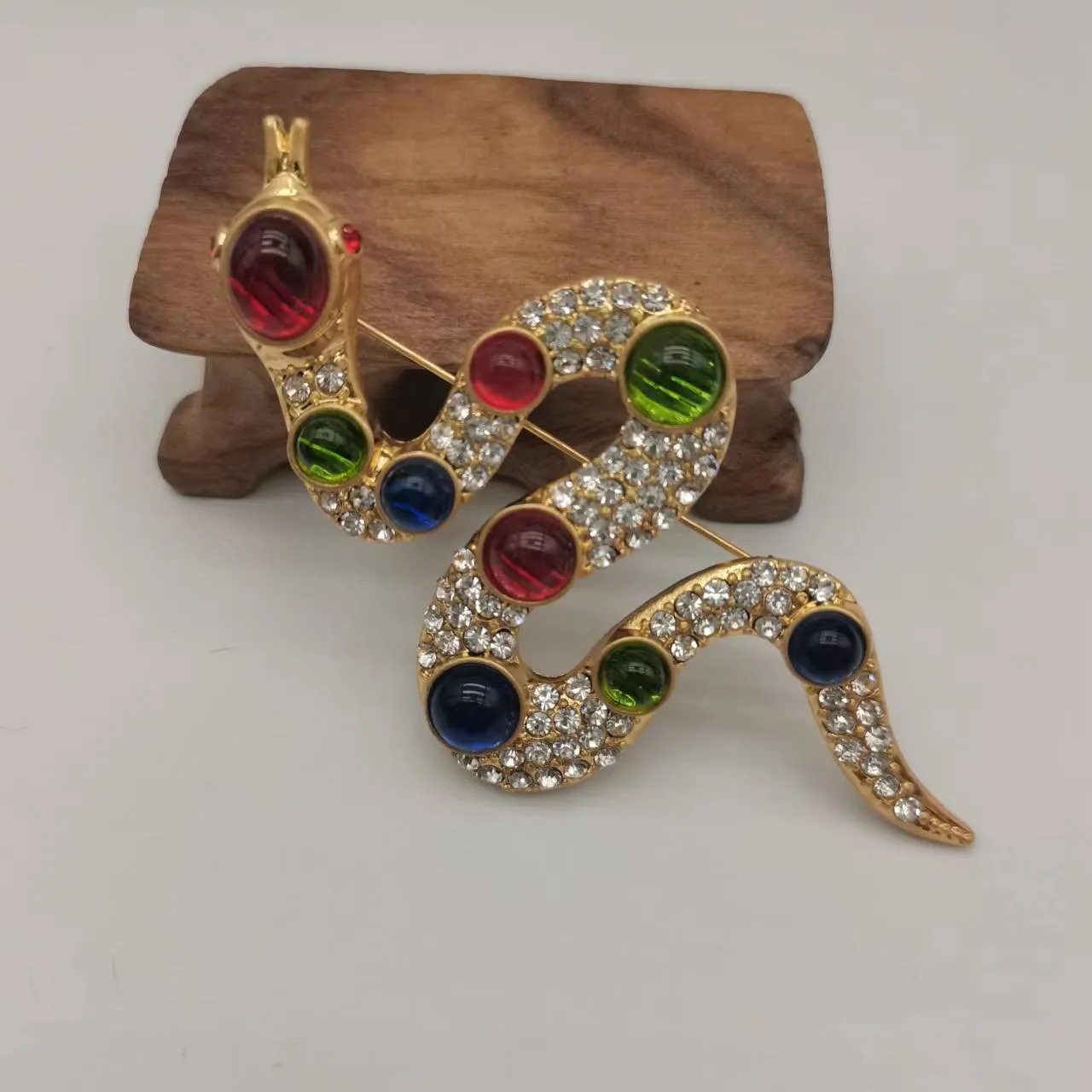 SKEDS النساء الرجال أزياء رائعة ملونة حجر الراين الأفعى بروش دبوس سيدة أنيقة كريستال الساطع الحيوان شارات صدر الفستان #5