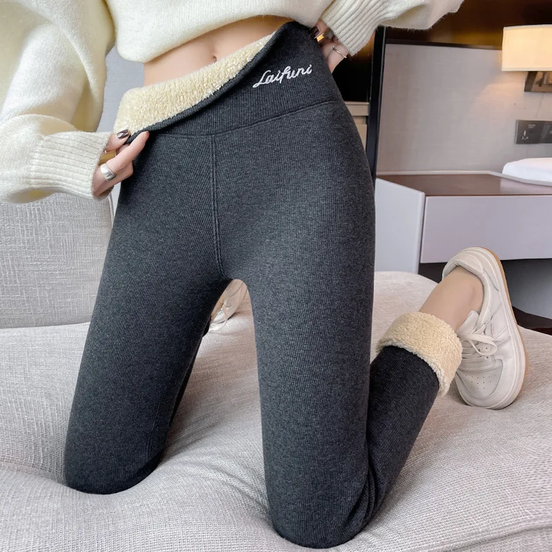 Leggings con fodera in pelliccia di agnello per donna capispalla invernale ricamo a vita alta addensato pantaloni in cotone caldo di dimensioni