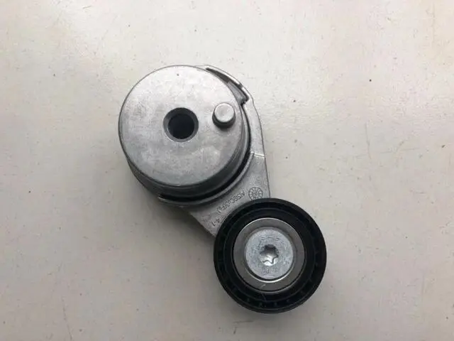 

Комплект ремня вентилятора генератора 5PK1520 с натяжителем и роликом для китайских автомобилей SAIC MG3 MG5 1.5L ROEWE 350