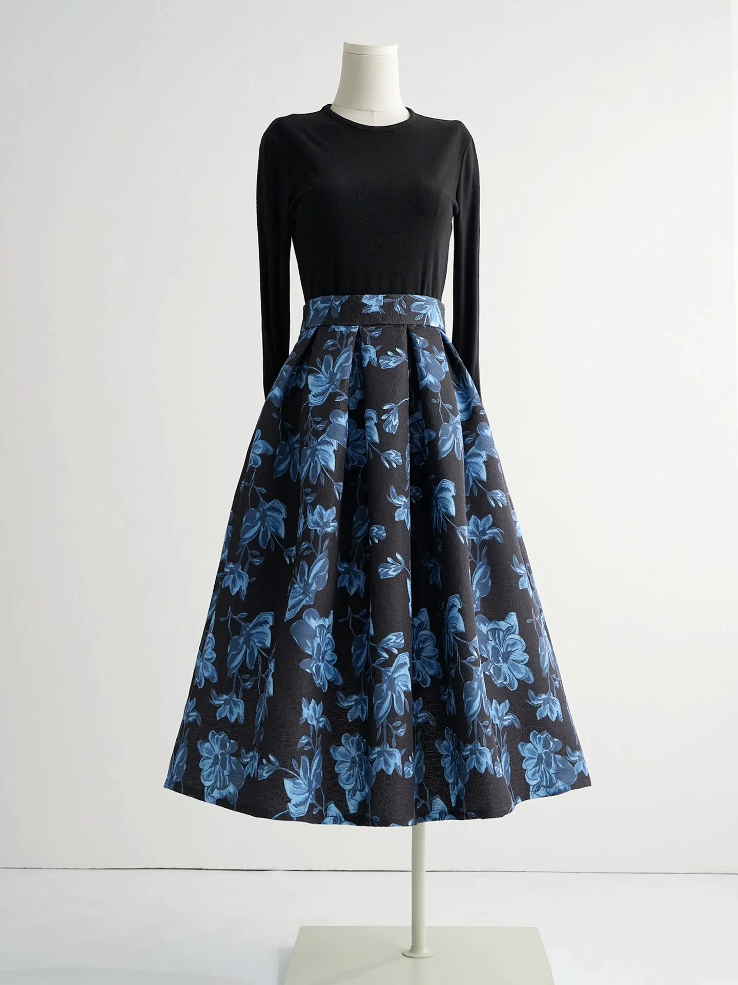 Vintage Blue Flowers Printing Women A-line Skirt 2026 New Autumn All-match High Waist Large Bottoms Mid-length Elegant Overskirt