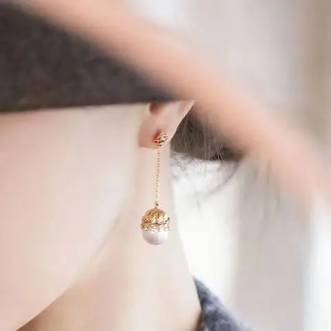 French Luxury Style Gold Color Invisible Inlaid Multi Zircon Metal Jellyfish Imitation Pearl Earrings UNISEX High End Earrings