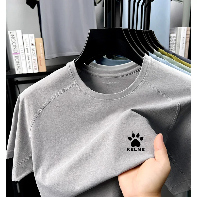 KELMEs neues Herren-Sommer-Shirt mit Rundhalsausschnitt, atmungsaktiv, schnelltrocknend, kurzärmelig, für Freizeit und Sport. – Detail 8