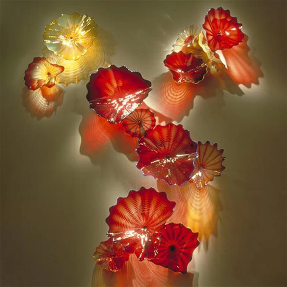 

Luxury Hand Blown Glass Wall Art Home Decoration Wall Accents Red Amber Murano Glass Flower Plates for Wall Hanging