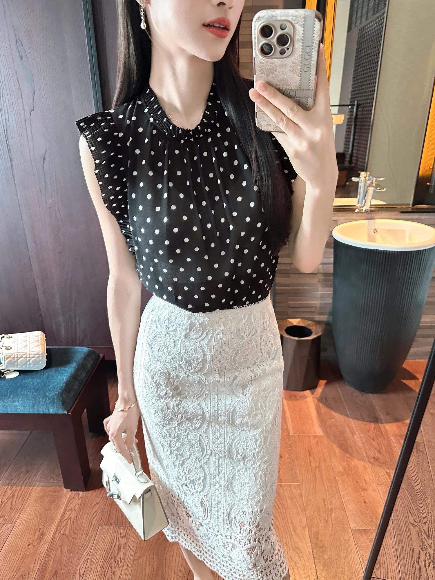 

Элегантная приталенная легкая черно-белая рубашка в горошек с микро-прозрачными вставками для офиса, женская модная летняя рубашка