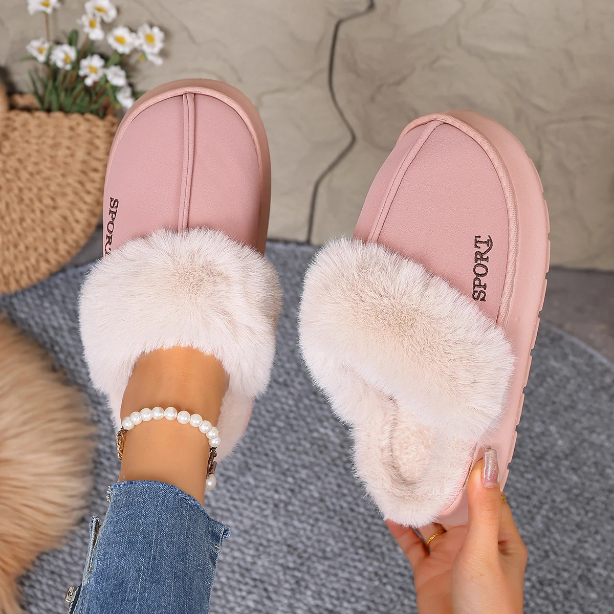 

2025 Winter New Women Plush Outdoor House Slippers Comfortable Design Shoes Women Comfortable Anti-slip Slippers Slides Women