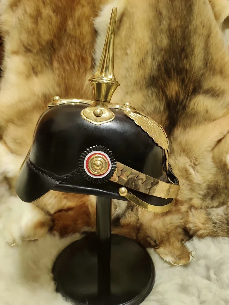 خوذة جلدية كلاسيكية من الحرب العالمية الأولى خوذة بروسية ألمانية خوذات بلغت ذروتها قناع جندي للاسترداد التاريخي يمكن ارتداؤه حقًا