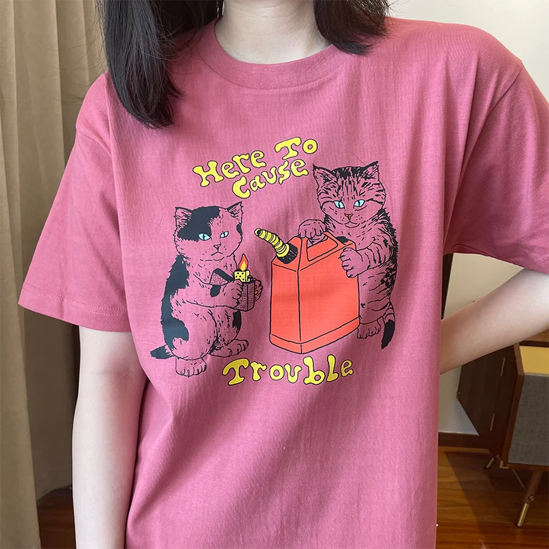 Here To Cause Trouble Funny Cats Printing Kpop T shirts Women Short Sleeve Loose Cotton Graphic Tees 2024 Summer Casual Shirts