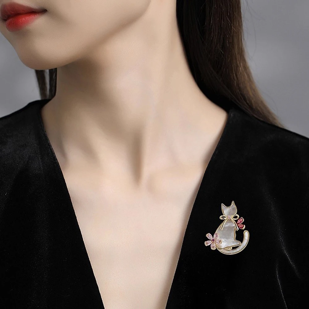 Exquisite Cherry Blossom Cat Brooch For Women Fashion Cute Animal Niche Design Pin Brooch Simple Bag Accessories Brooch Gift