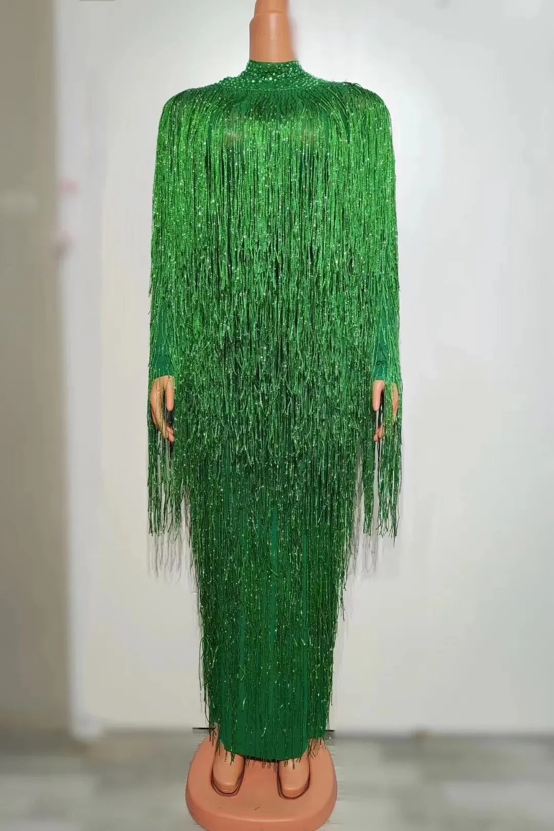 Abito da donna sexy in filato netto da palcoscenico pieno di nappe scintillanti, discoteca, festa, palcoscenico, ballerino, danza bling, servizio fotografico