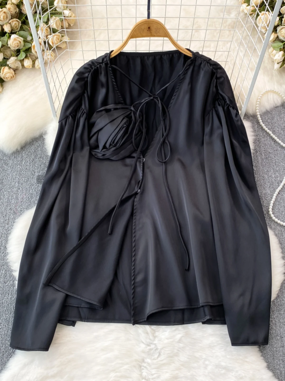 

Loose V-ne Acetate Satin Women's irt Spring Autumn Korean Sle Casual Faion Design Sense 3D Flower Printed Top