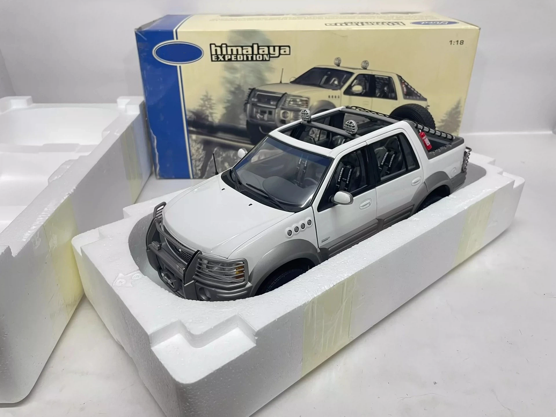 

Autoart 1:18 Homalaya SUV, имитация ограниченной серии, все открытые металлические статические модели автомобиля из сплава, игрушка в подарок