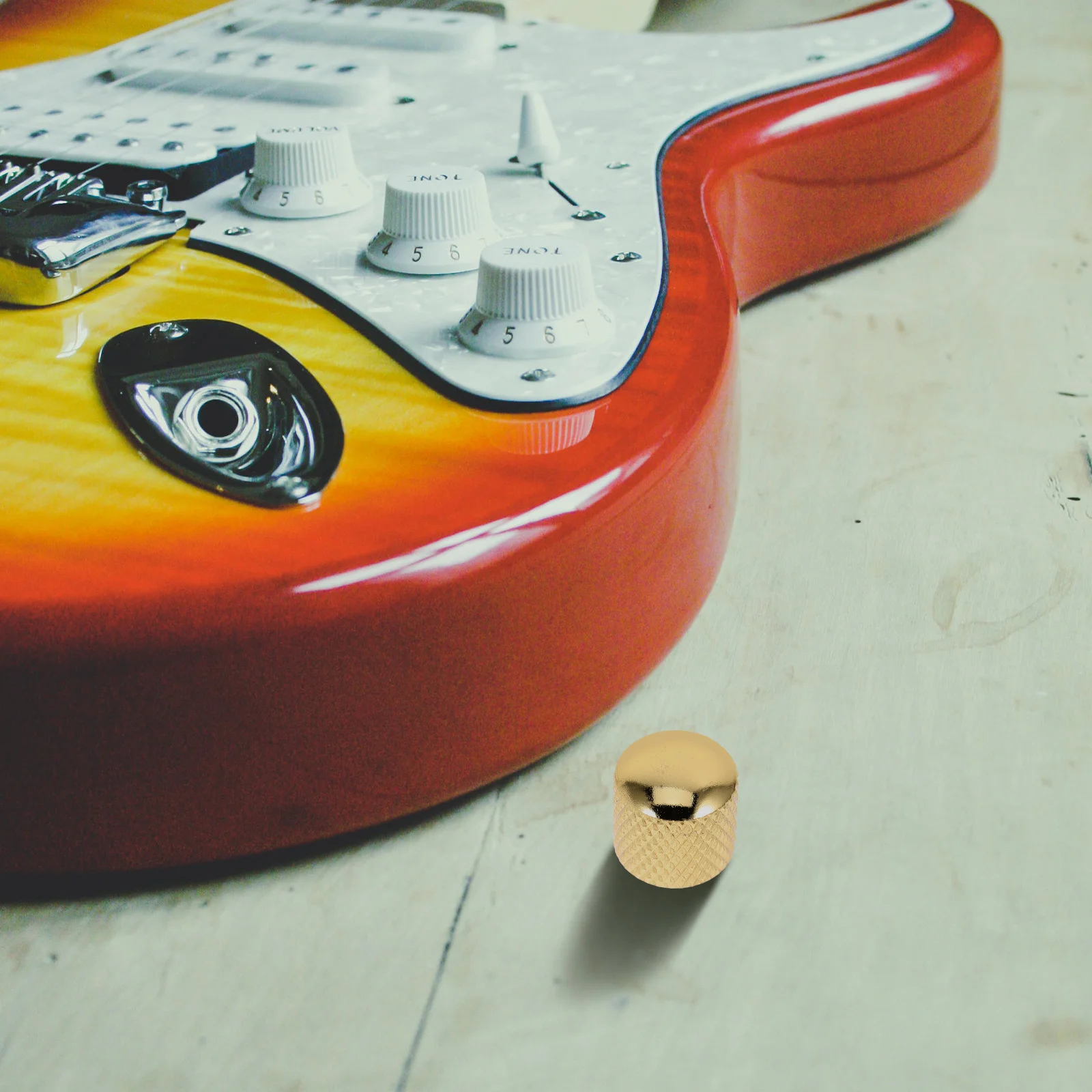 

4Pcs Electric Guitar Knobs Metal Top Hat Speed Control Volume Tone Knobs Gold Vintage Guitar Sound Accessories