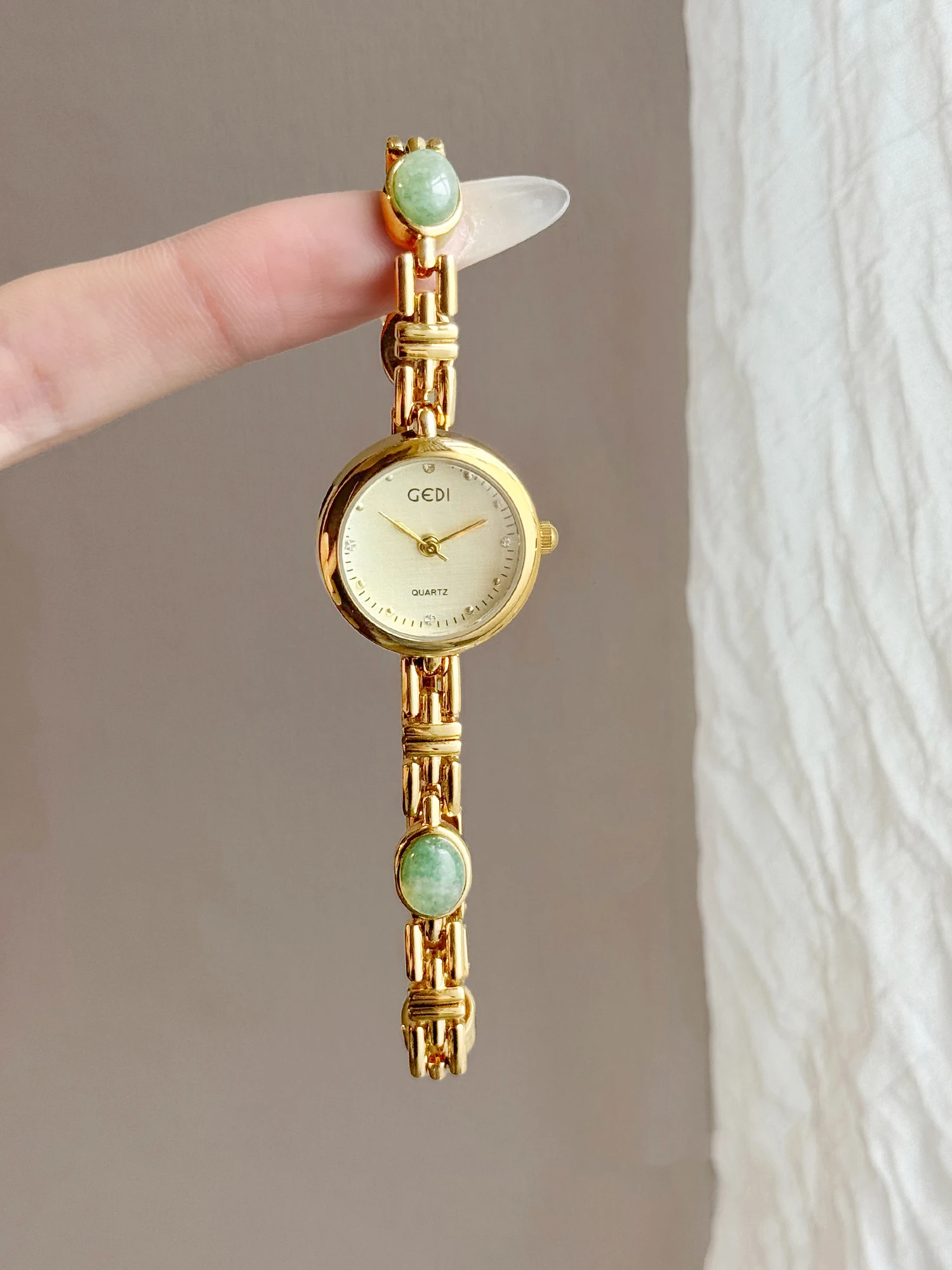 

2025 New Classic Vintage Luxury Watches for Women Amber Stone Small Gold Watch Bracelet Waterproof Ladies Quartz Wristwatch