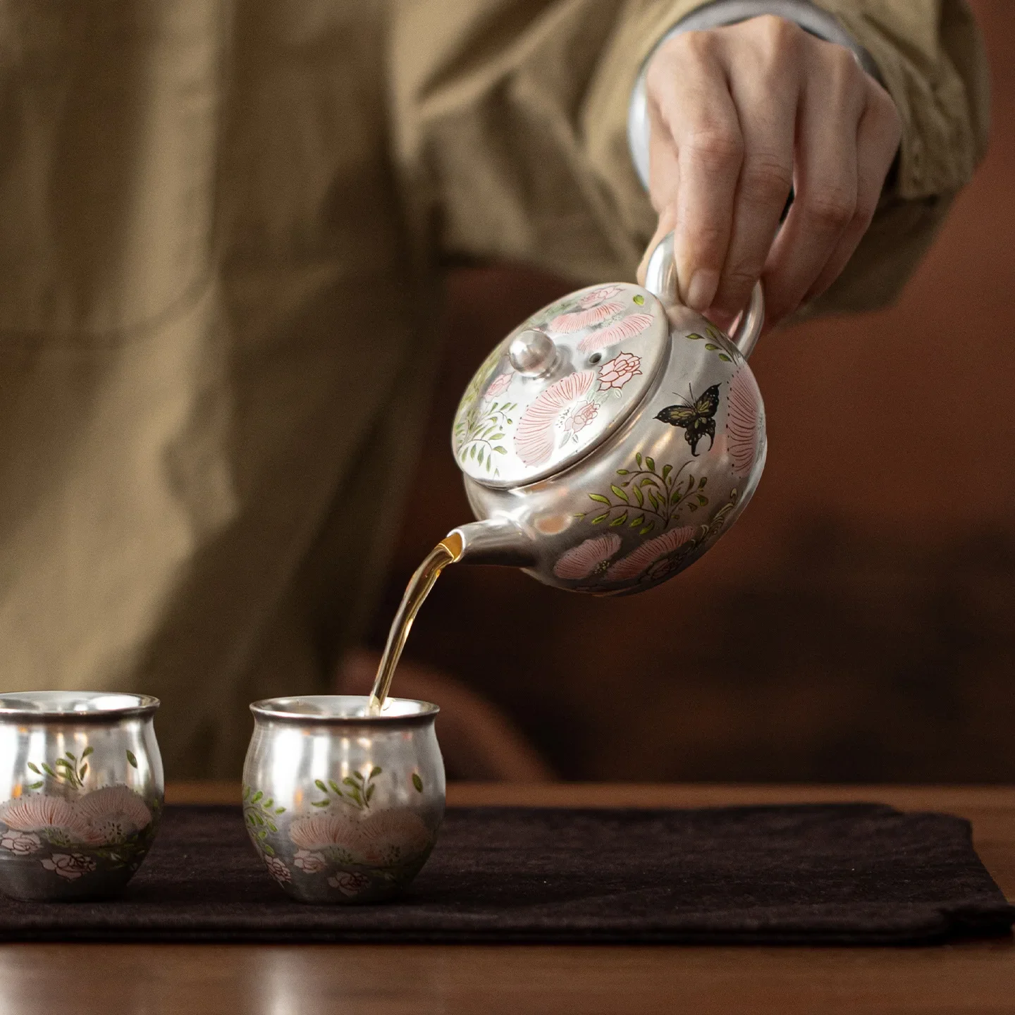Butterfly Flower One Pot and Two Cups Kung Fu Tea Set Gilt Silver Teapot Unique Designer Tea Ceremony Teacup Home Tea Set Gift