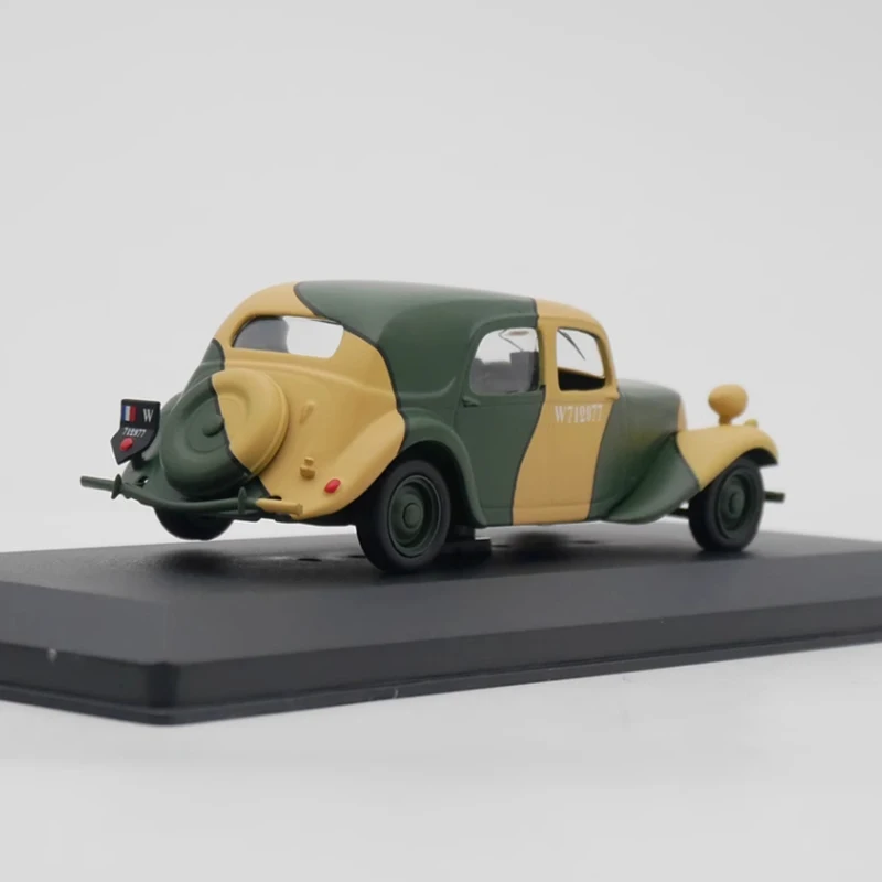 Diecast 1:43 Scale Citroen Traction Avant 11 BL Alloy Car Model Finished Product Simulation Toy Collection Gift Static Model