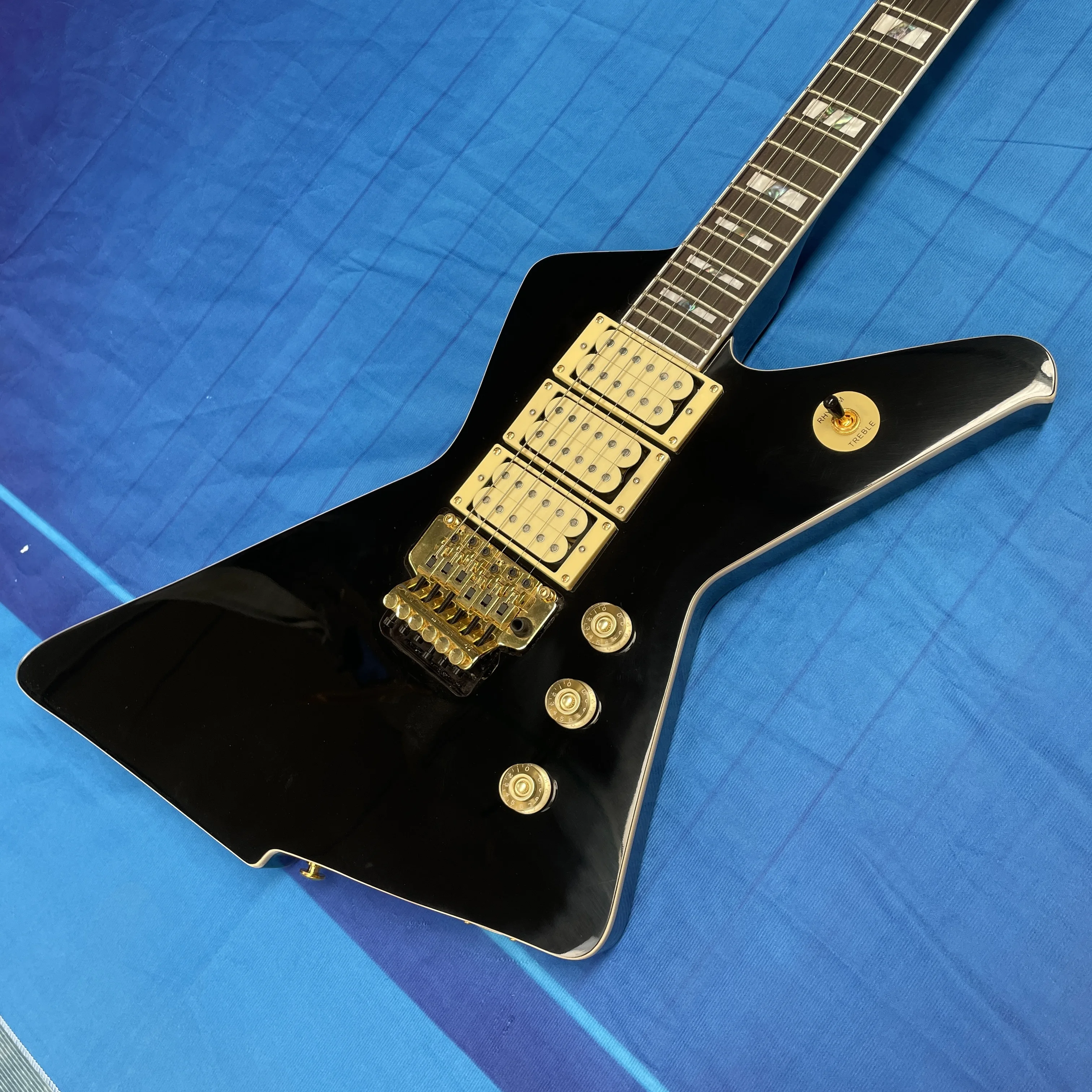 Black 6-string electric guitar,golden double-locking vibrato HHH pickup electric guitars,advanced speed-picking electricguitarra