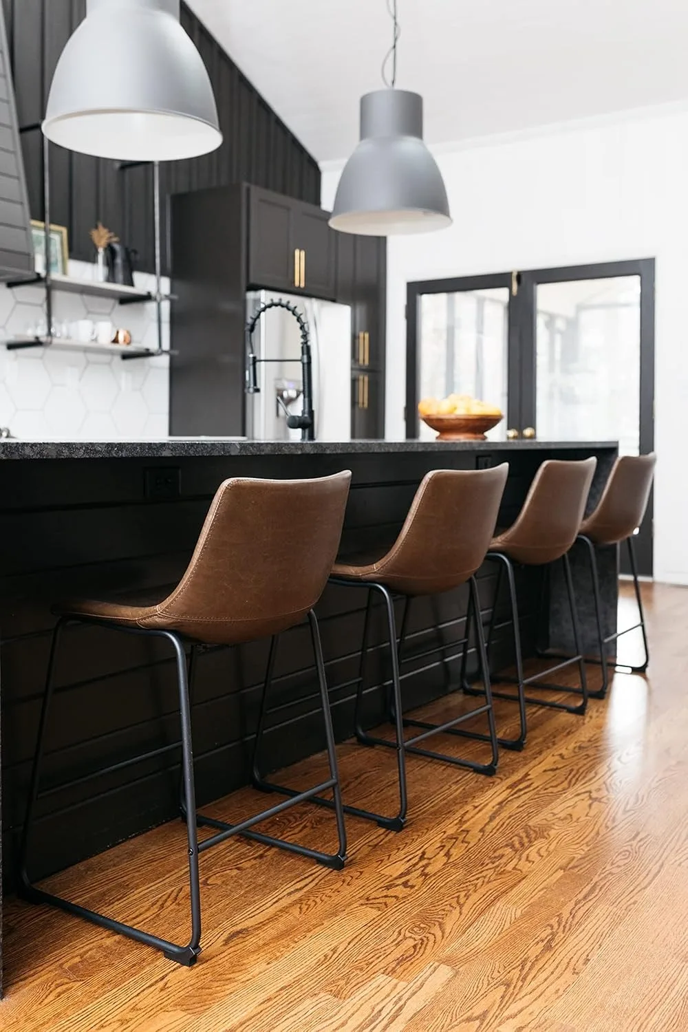 Desain khas oleh Ashley Centiar 24 "Counter tinggi Modern Bucket Barstool 2 hitungan, coklat