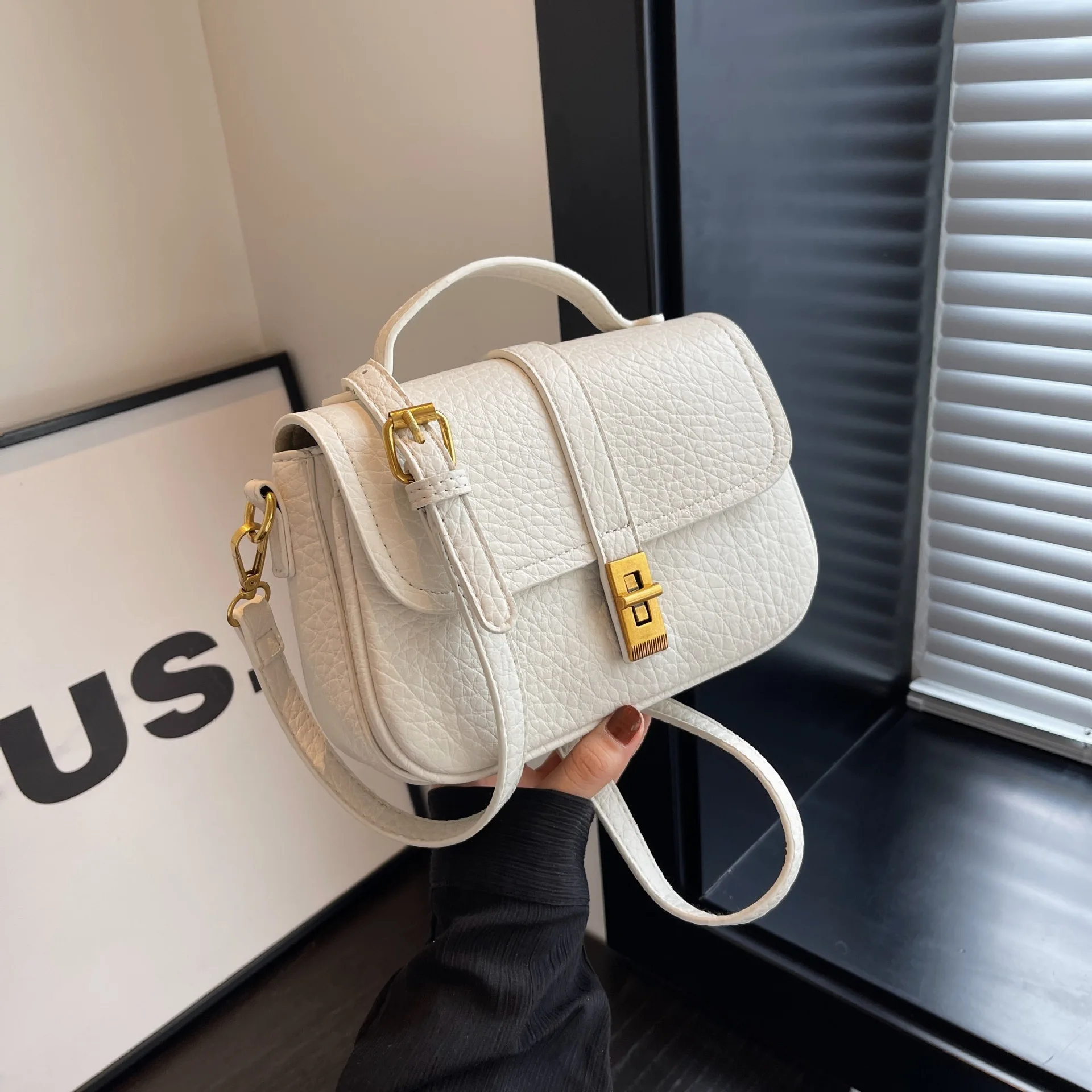 

2025 Vintage Shoulder Bag, Women's Chic Square Crossbody Purse, Day to Night Top Handle Tote, Casual Sling Bag, Minimalist