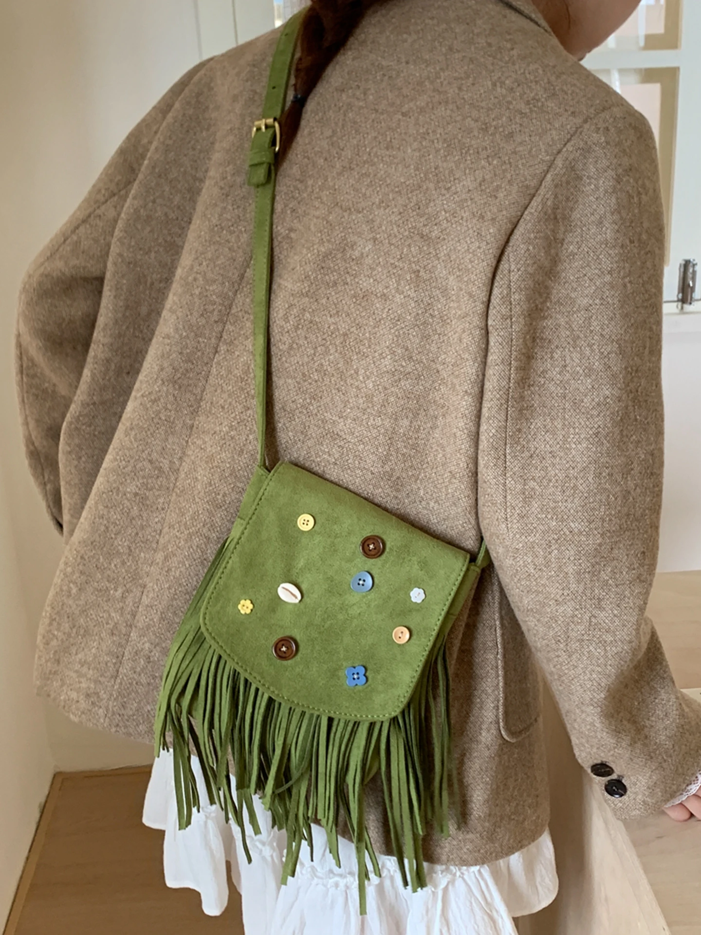 

Сумка с кисточками из искусственной замши в американском стиле, женская осенняя новая сумка на одно плечо с клапаном, модная винтажная повседневная сумка через плечо