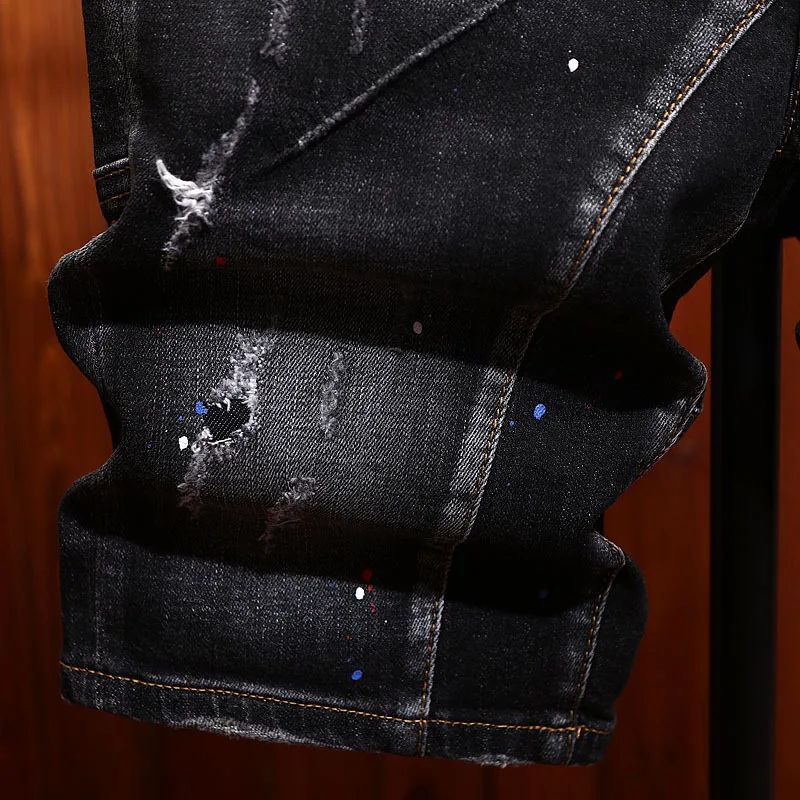 American denim shorts for men in summer, cool and trendy, retro and casual, washed and nostalgic five quarter pants