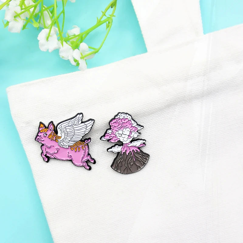 Babi gunung berapi awan Pines lencana perhiasan untuk anak-anak hadiah Spille grosir kartun Pinsk Angel siput babi Enamel pin terbang Pinsk