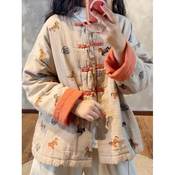 

Новая женская зимняя куртка в китайском стиле, свободного кроя, с хлопковым наполнителем, в стиле тан, на пуговицах, с длинными рукавами, теплая, хлопковая.