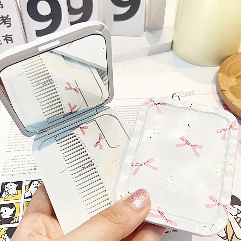 Espejo de maquillaje plegable con tapa abatible y lazo de conejo blanco, espejo de bolsillo portátil, espejo de maquillaje cosmético rectangular para mujer con peine