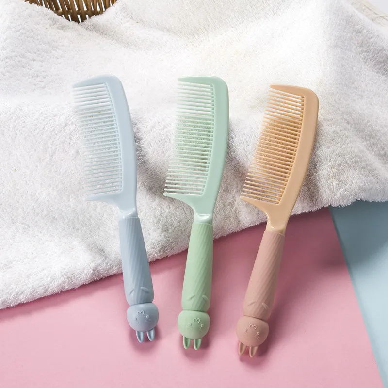 

6-Piece Set of Random Color Rabbit and Mouse Head Shaped Children's Combs with Non-Slip Soft Rubber Handles, Cute Cartoon Design, Portable and Convenient for Hair Care