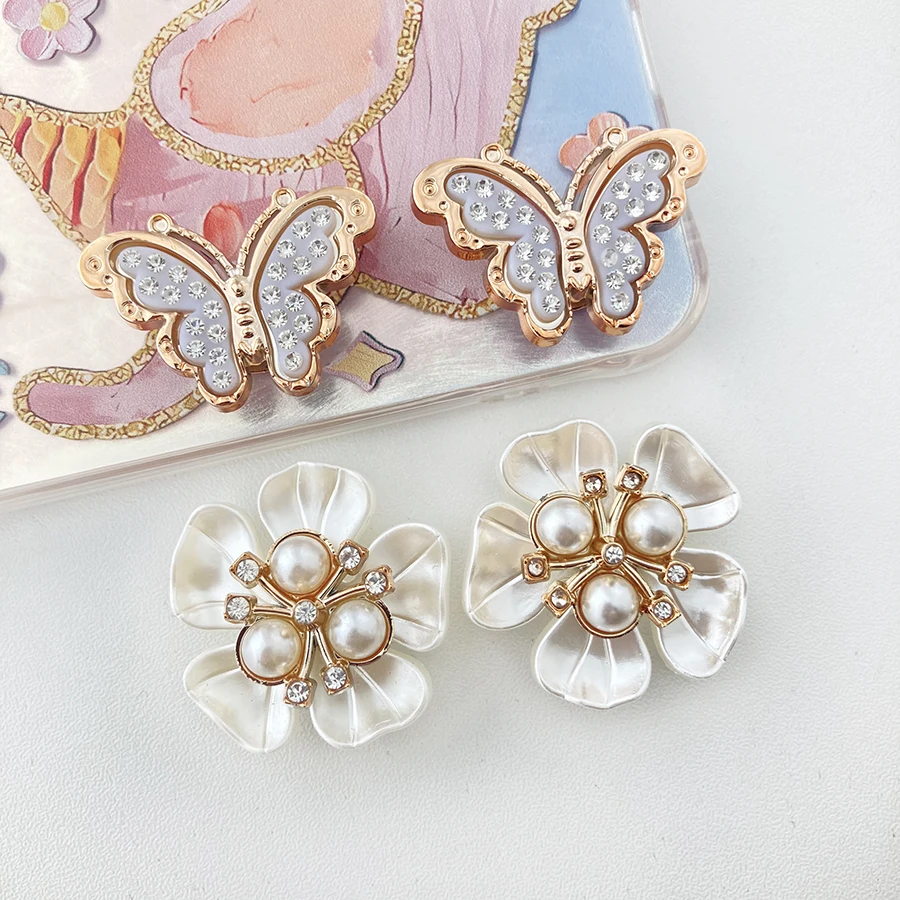 16 szt. Zawieszki do butów z motywem motyla, kwiatów i perfum, wykonane z ABS i perłami, odłączane, odpowiednie do Crocsów, chodaków, sandałów, idealne na prezent na imprezę.