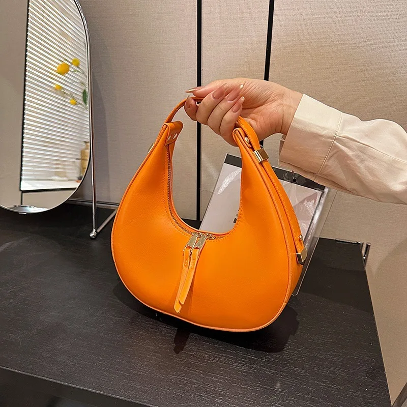 

2025 New Crescent Bag, Retro Fashion Bag, Simple Internet Celebrity Popular Handbag, Versatile Shoulder Bag