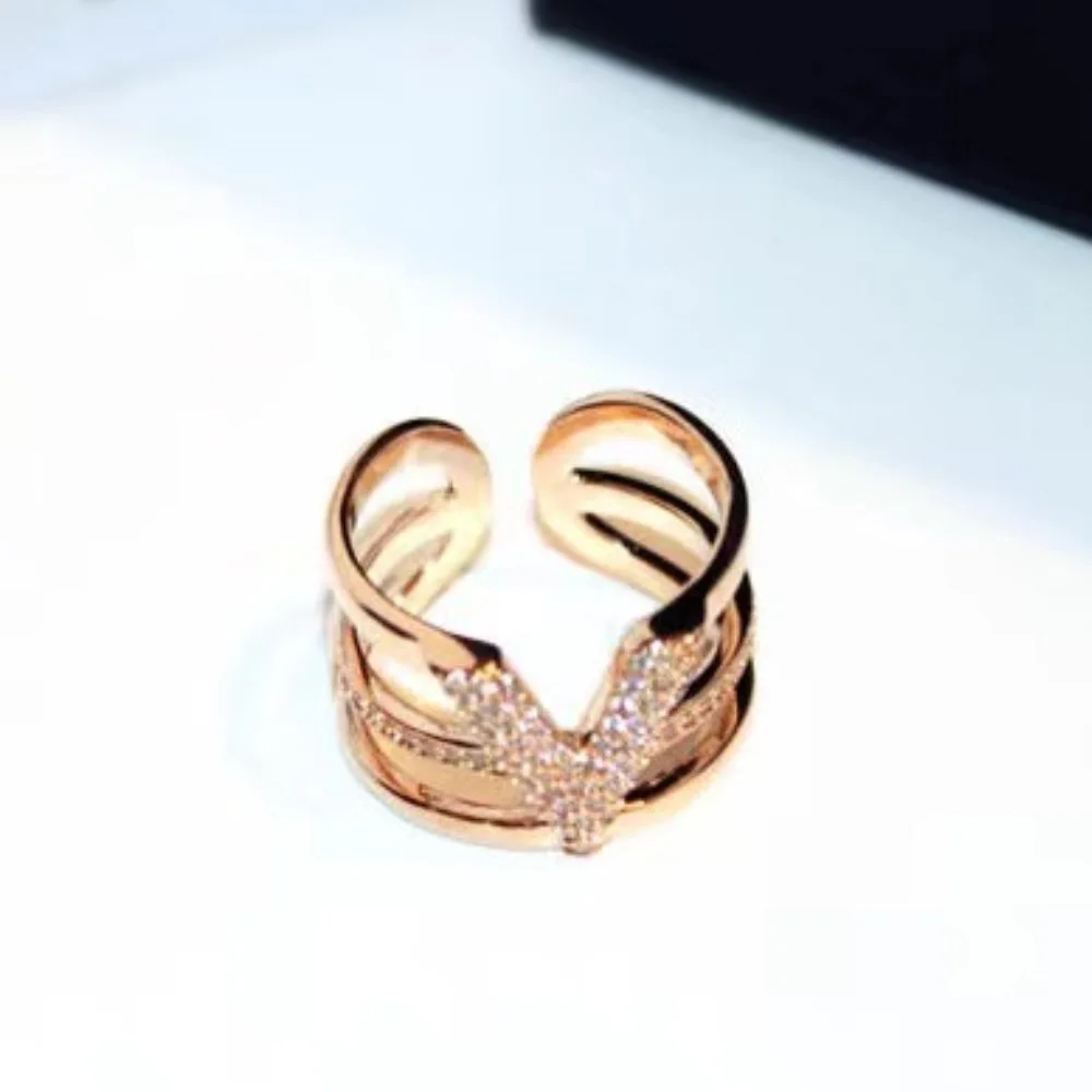 

Japanese and Korean fashionable women's ring, metal ring with V letter design inlaid with zircon, a fashionable V letter ring.