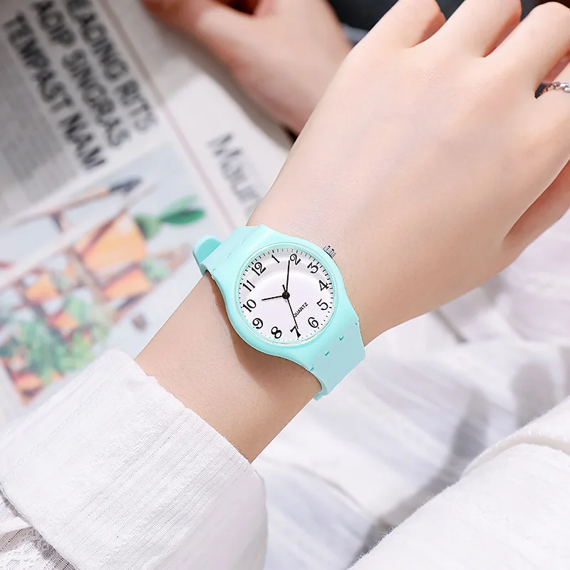 Reloj de estudiante de cuarzo con correa de silicona de color caramelo a la moda