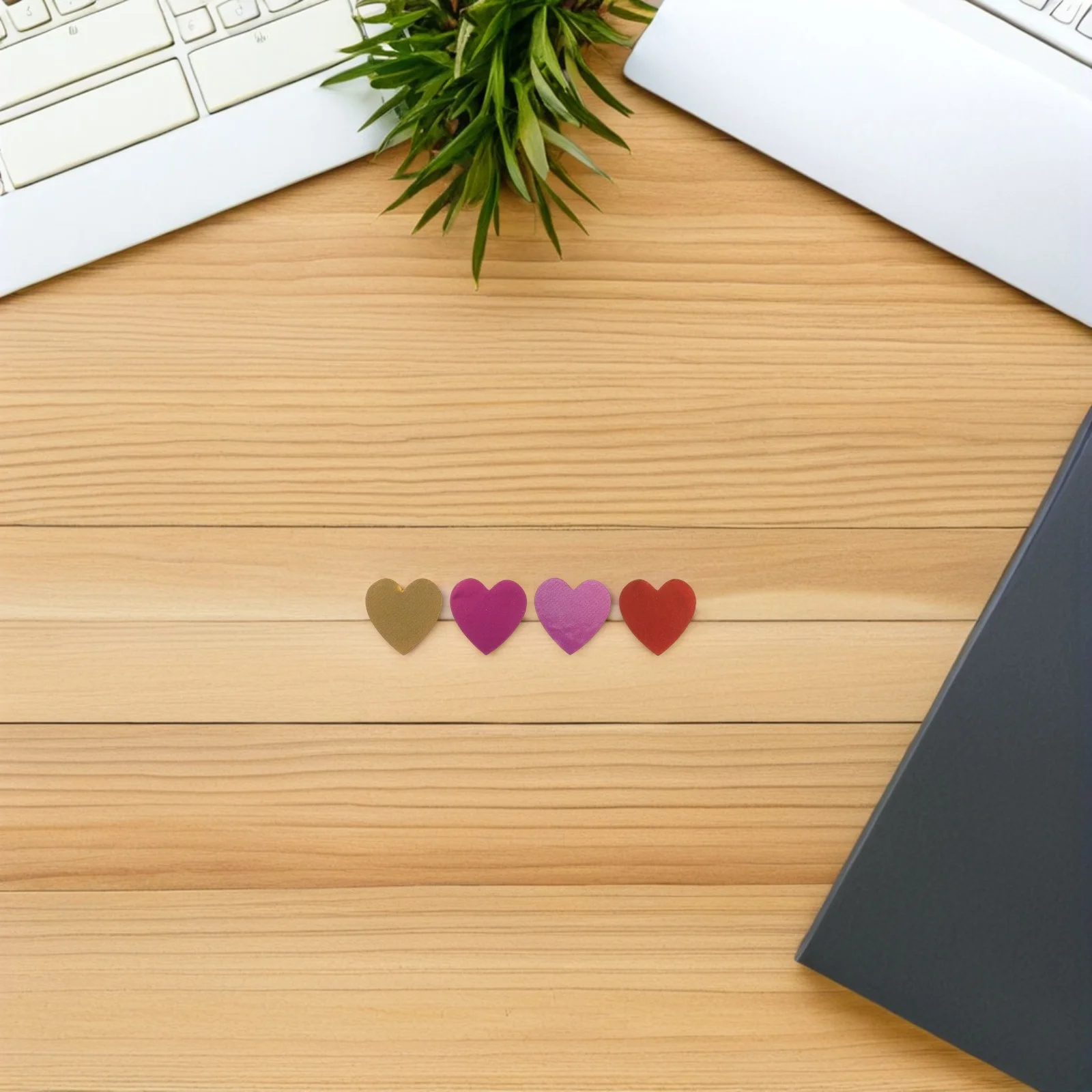 

4 Rolls Heart Shaped Self Adhesive Stickers Valentine's Day Supplies 1 Inch Glitter Love Labels for Present Box Packaging