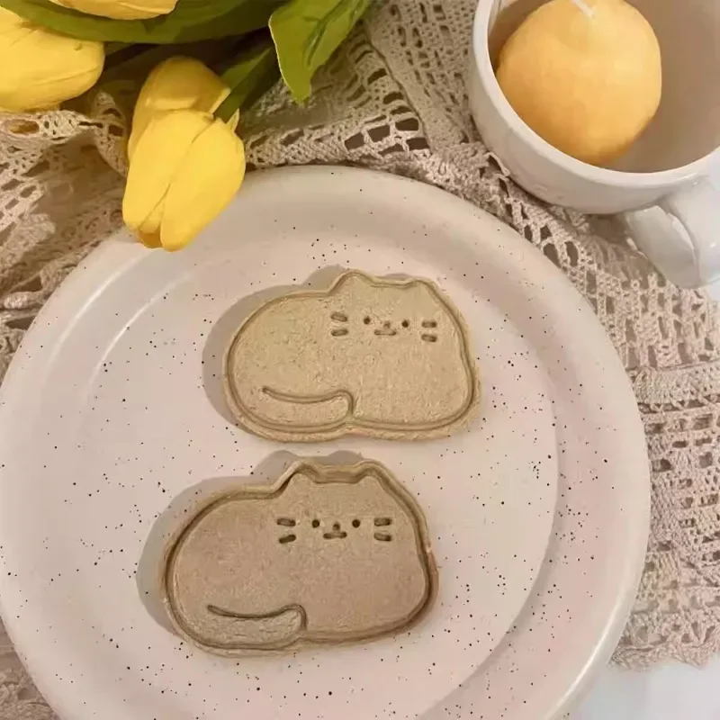 Cute Cat Cookie Mold Cartoon Cat Shape Cookie Stamp Fondant Cake Decoration Tools 3D Hand Pressure Plastic Biscuit Molds