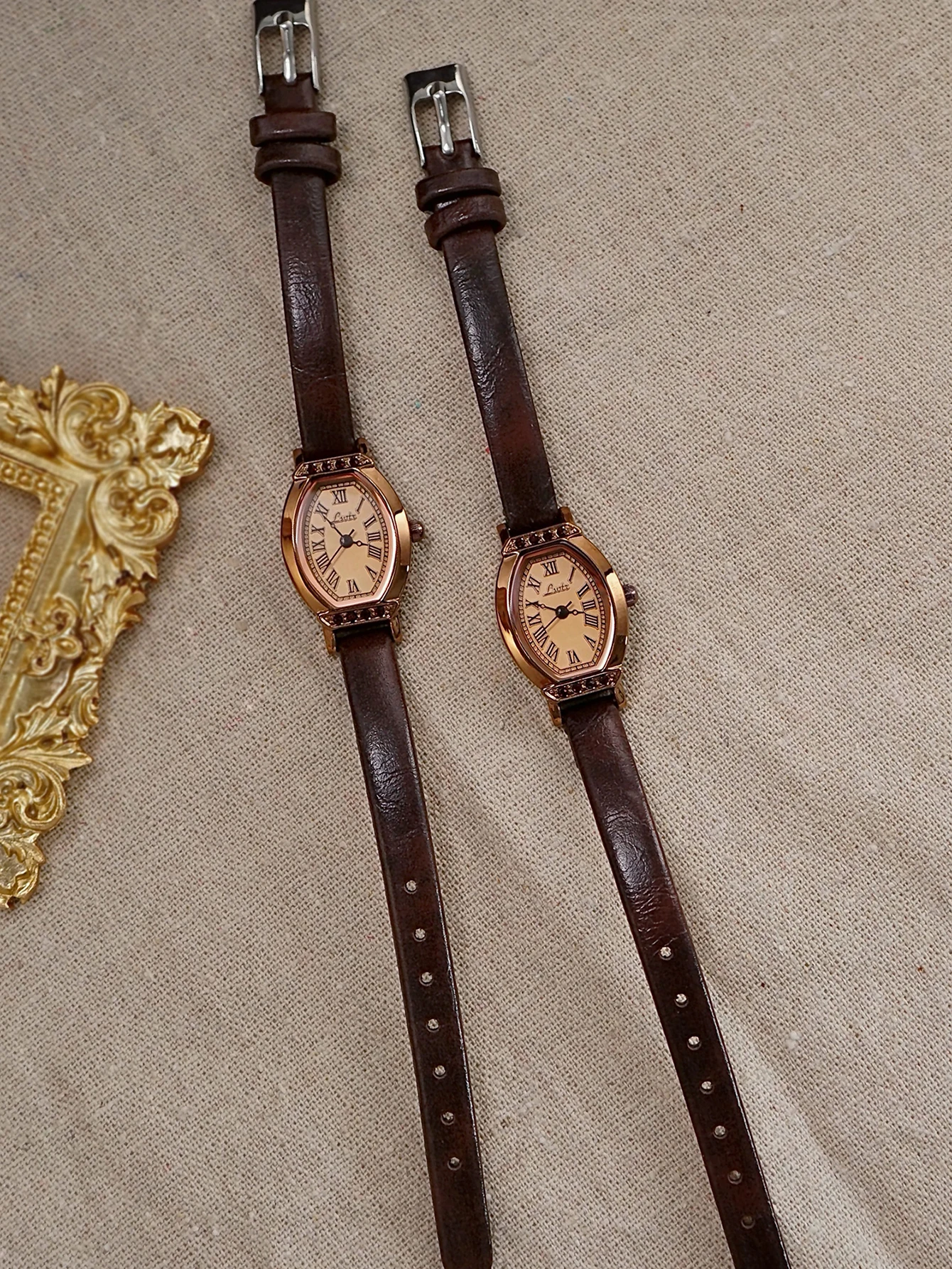 1 Piece of Retro Casual and Elegant Women's Coffee Brown Belt Watch Fashionable and Exquisite Barrel Shape Small Dial Rhinestone Decoration Suitable for Daily Wear Dinner and Other Occasions Decorative Wrists