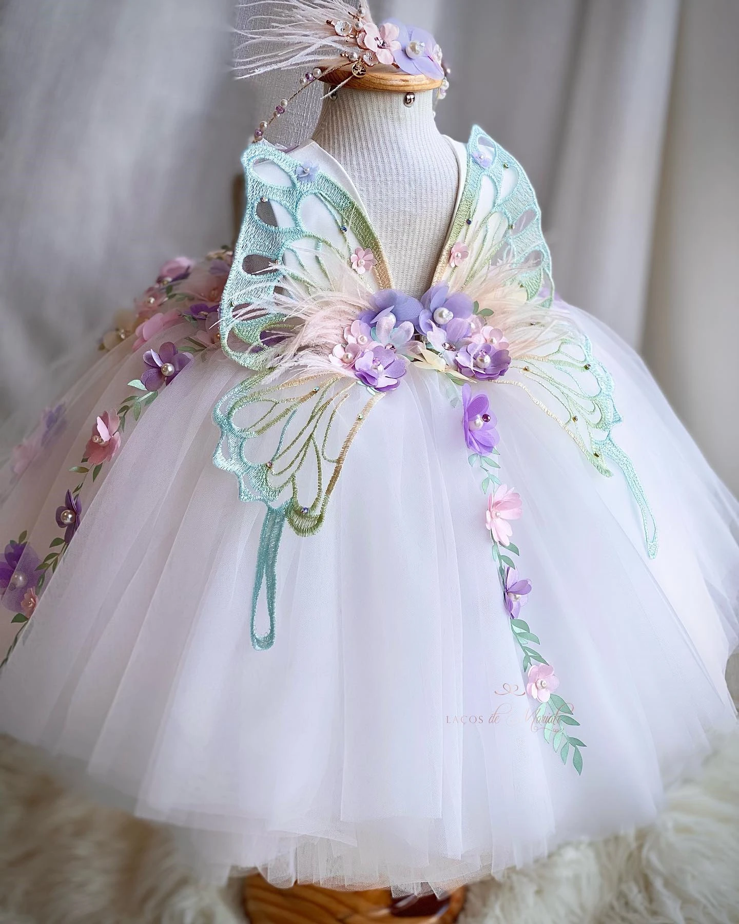 Robes de demoiselle d'honneur de litière de princesse blanche pour le mariage, papillon appliqué, floral Boho, tout-petit, reconstitution historique, quelle que soit la robe d'anniversaire des enfants