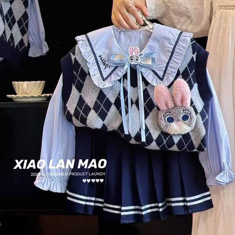 

Комплект из 3 предметов с героями мультфильмов Джуди для девочек, весенне-осенняя рубашка с длинными рукавами и лацканами + вязаный жилет + контрастная плиссированная юбка, детский костюм